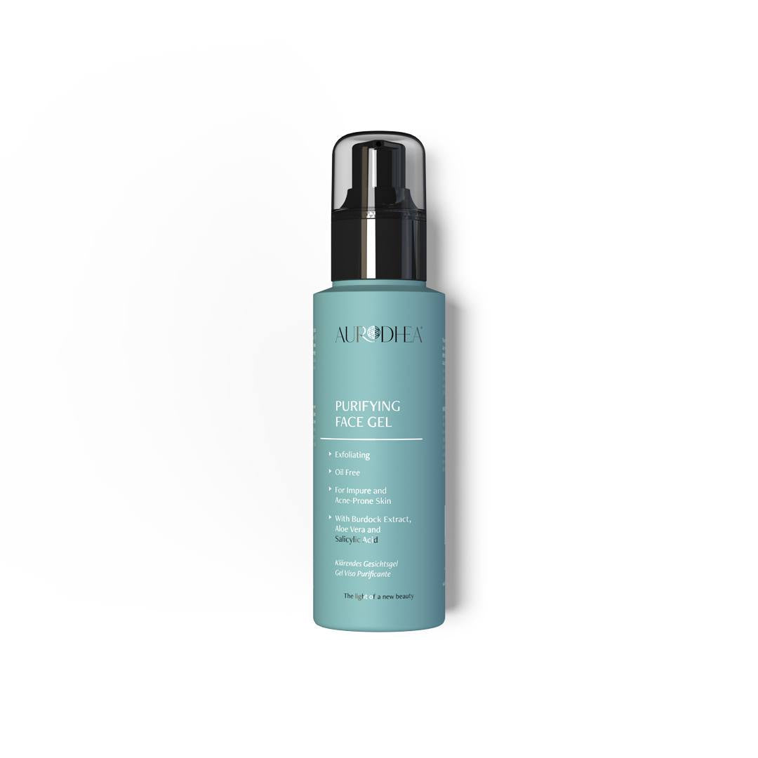 Hellblaue Flasche mit schwarzem Pumpspender und Aufschrift Aurodhea Purifying Face Gel