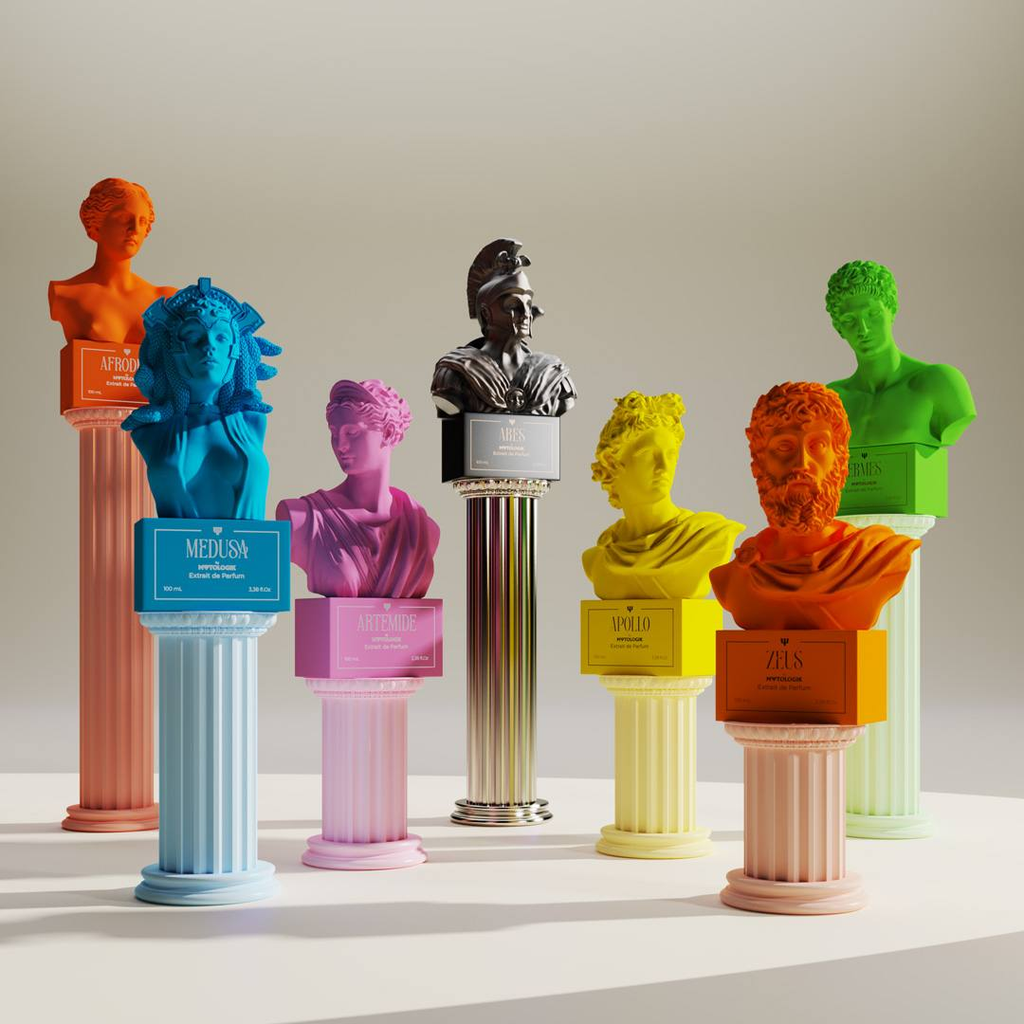 Die vollständige MΨTΟLOGIK Kollektion von CHOGAN bei EXCITELUXURY. Alle sieben Götter-Düfte: Zeus, Ermes, Apollo, Ares, Afrodite, Medusa und Artemide. Erhältlich als exklusive 100ml Extrait de Parfum Flakons und als 3ml Discovery-Proben.