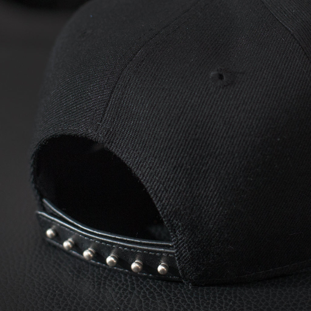 Leathersnap Cap - Black & White