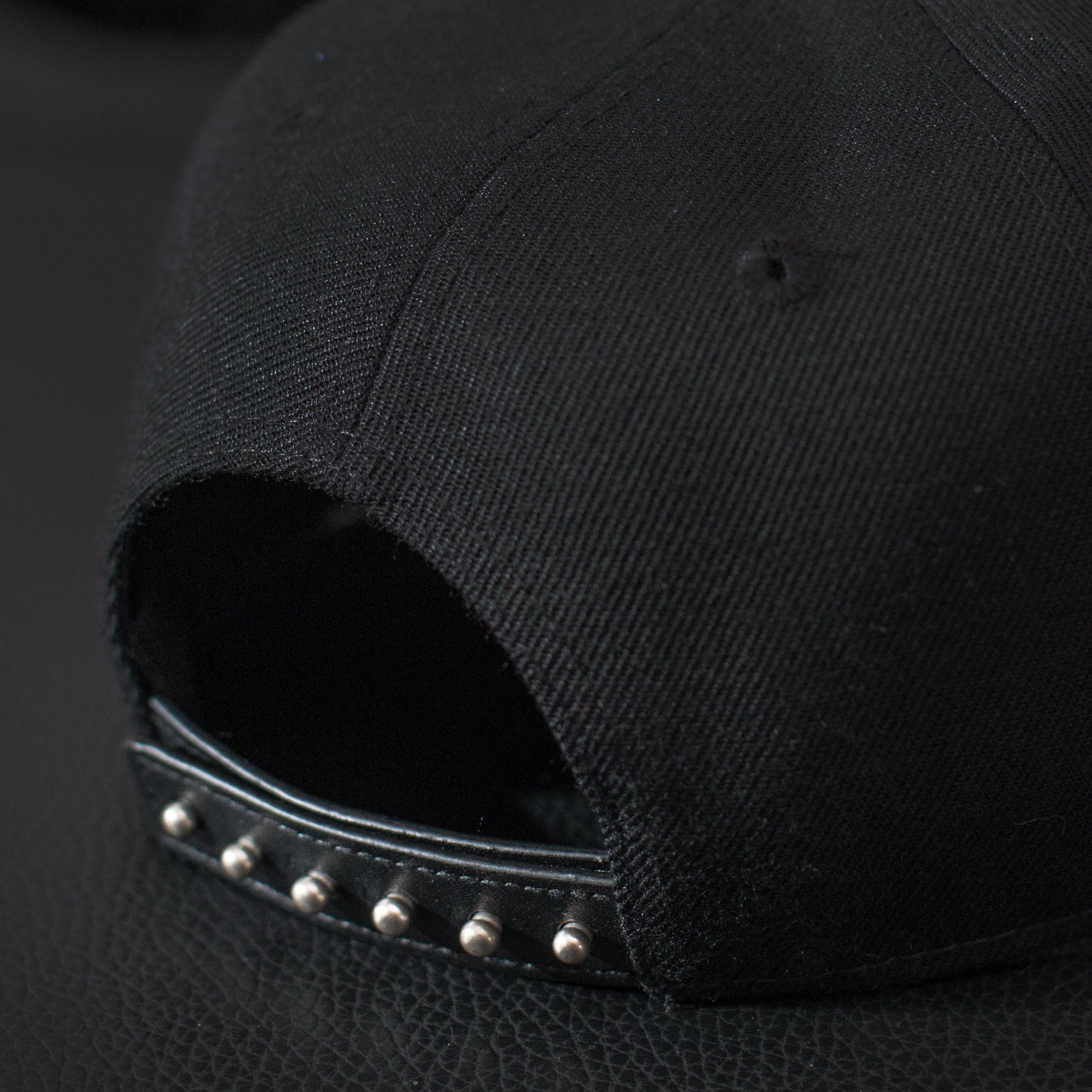 Leathersnap Cap - Black & White