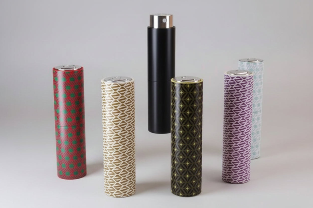 Übersicht der Olfazeta Luxus-Etui Kollektion. Hochwertige Designs für 15ml Parfümflakons. Entdecken Sie die Vielfalt an Mustern und Farben für Ihre Damendüfte.